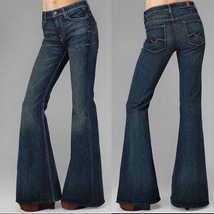 Seven for all Mankind Bellbottom. Size 28. Inseam 31.5”.